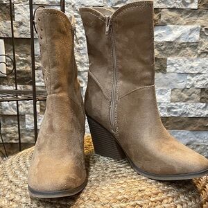 SEYCHELLES Tan Suede-Like Heeled Boots Sz 8